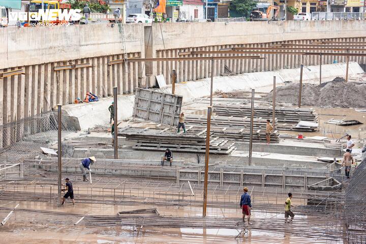 kenh la khe 24 16313871 - Bụi m&ugrave;, b&ugrave;n đất bủa v&acirc;y cư d&acirc;n quanh c&ocirc;ng trường k&ecirc;nh La Kh&ecirc;, H&agrave; Nội
