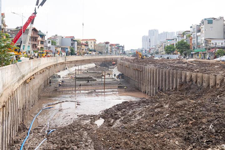 kenh la khe 27 16321863 - Bụi m&ugrave;, b&ugrave;n đất bủa v&acirc;y cư d&acirc;n quanh c&ocirc;ng trường k&ecirc;nh La Kh&ecirc;, H&agrave; Nội