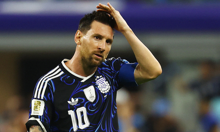 messi 2 11530717 - V&igrave; sao FIFA chấm điểm Messi k&eacute;m cầu thủ dự bị của Đức?