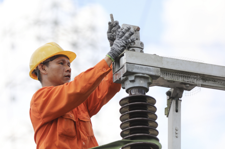 dien luc 22430878 - Lương trung b&igrave;nh 3.593 nh&acirc;n vi&ecirc;n c&ocirc;ng ty mẹ EVN l&agrave; gần 480 triệu/năm