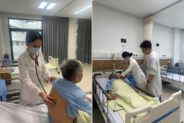 Ông D phấn khởi khi được bác sĩ Bệnh viện Bạch Mai điều trị ngay tại quê nhà