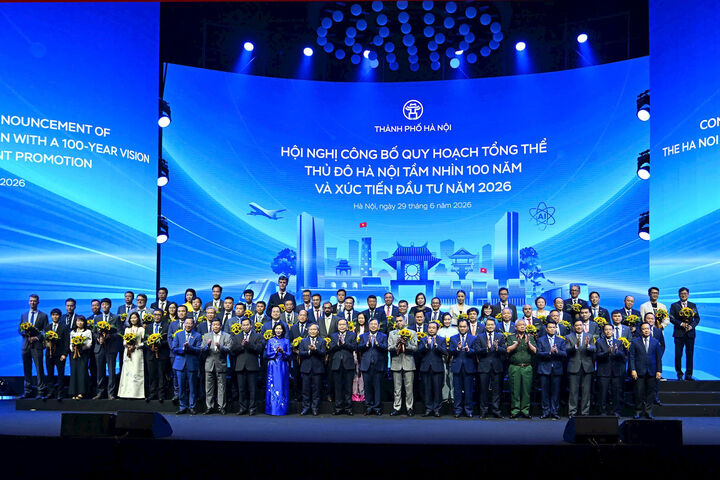 Lãnh đạo Đảng, Nhà nước và thành phố Hà Nội cùng đại diện các doanh nghiệp tại hội nghị. (Ảnh: Thành Thái Hùng)