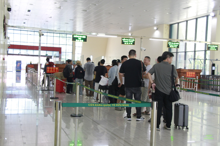 KDYT kiểm soát tốt nguy cơ dịch bệnh xâm nhập, phát hiện và ngăn chặn kịp thời qua hệ thống camera giám sát thân nhiệt từ xa.