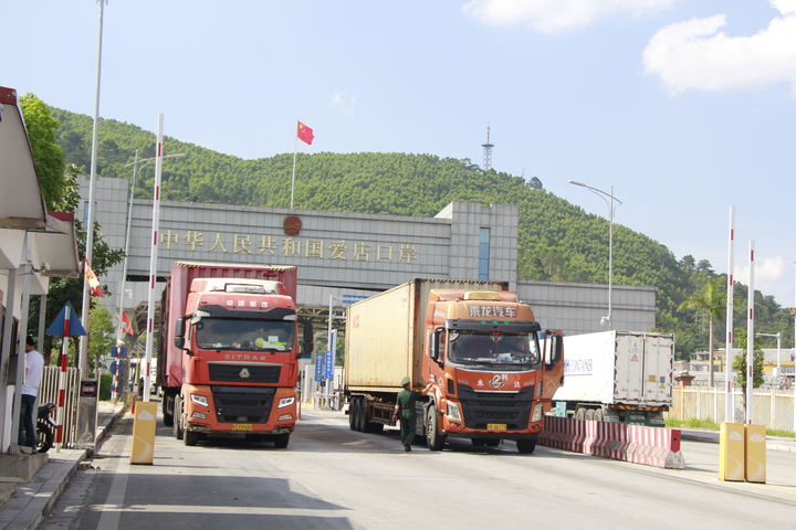 KDYT và các lực lượng liên ngành phối hợp chặt chẽ, đảm bảo mọi thủ tục thông quan cho doanh nghiệp diễn ra thuận lợi.