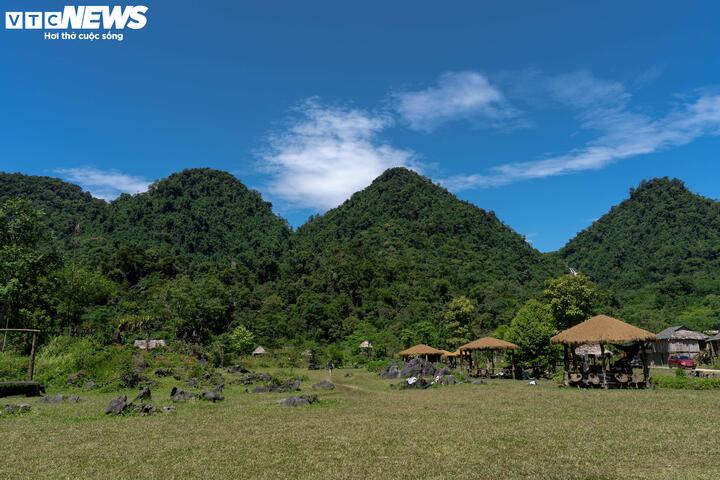 'Bí thư xứ Mường' và hành trình đưa quê hương lên không gian số bi thu xu muong 4 13371474 - 'Bí thư xứ Mường' và hành trình đưa quê hương lên không gian số