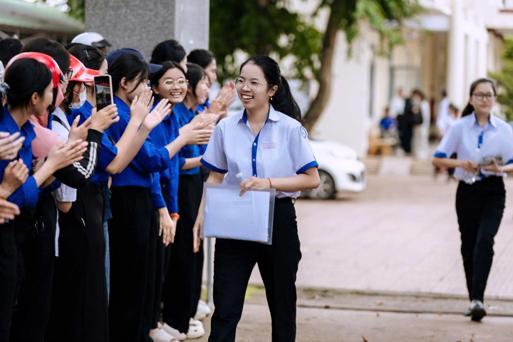 Với số điểm tuyệt đối, nữ sinh Diễm My đăng ký nguyện vọng vào Trường Đại học Y Dược TPHCM (Ảnh: NVCC).