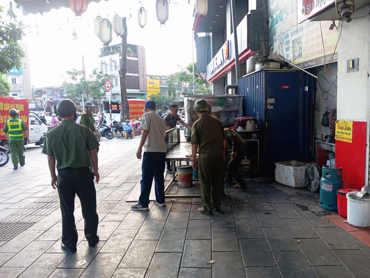 Lực lượng chức năng tại Hải Phòng ra quân lập lại trật tự vỉa hè, lòng đường và sẽ đẩy mạnh việc "phạt nguội" từ ngày 1/7.