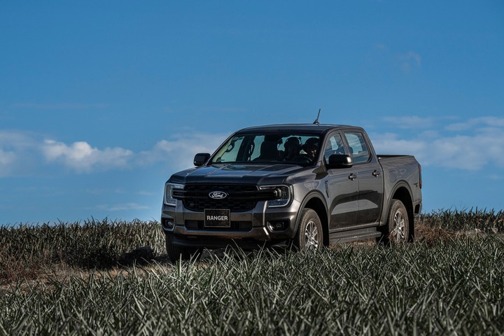 Ford Ranger XLS 2026 bản nâng cấp.