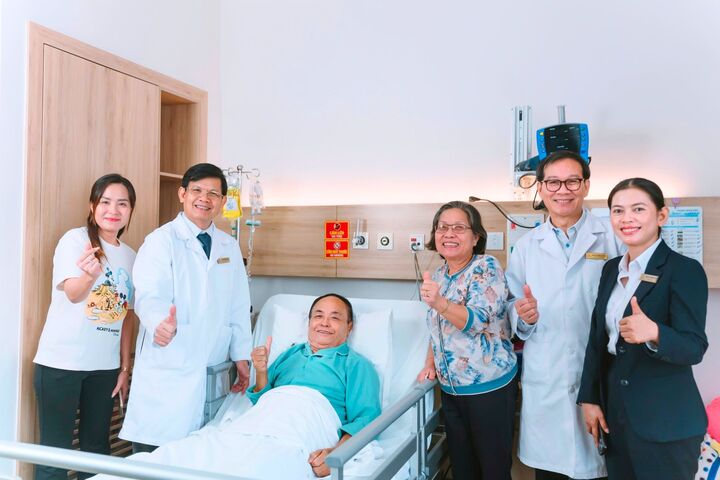 Bệnh nhân hồi phục tích cực sau ca phẫu thuật phức tạp.