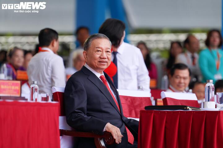 Tổng Bí thư, Chủ tịch nước Tô Lâm dự lễ kỷ niệm 50 năm Ngày Thành phố Sài Gòn - Gia Định vinh dự mang tên Chủ tịch Hồ Chí Minh. (Ảnh: Lương Ý)