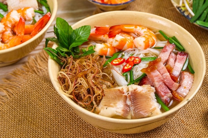 Lý giải tên gọi "bún nước lèo", vì sao nước dùng được gọi là nước lèo Bún nước lèo. (Ảnh: LCV)