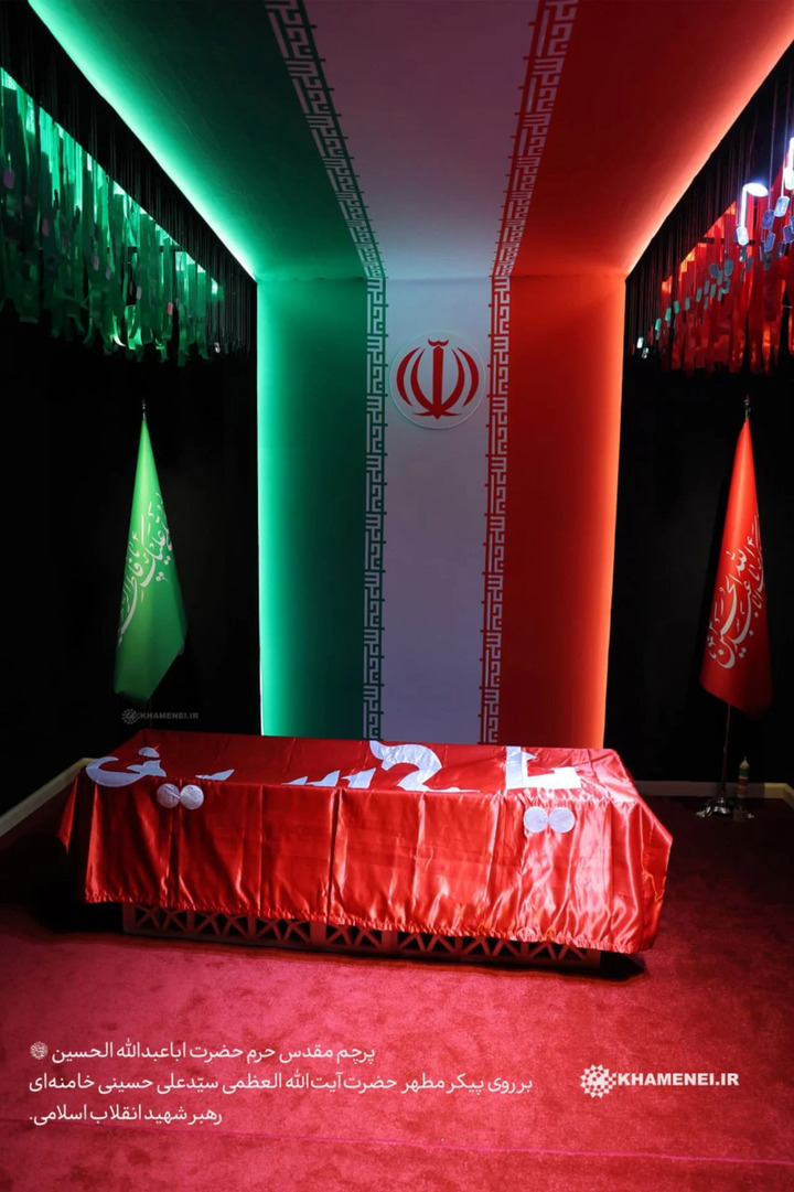 Chiếc quan tài chứa thi hài của cố Lãnh tụ Tối cao Iran Ali Khamenei. (Ảnh: X) Chiếc quan tài chứa thi hài của cố Lãnh tụ Tối cao Iran Ali Khamenei. (Ảnh: X)