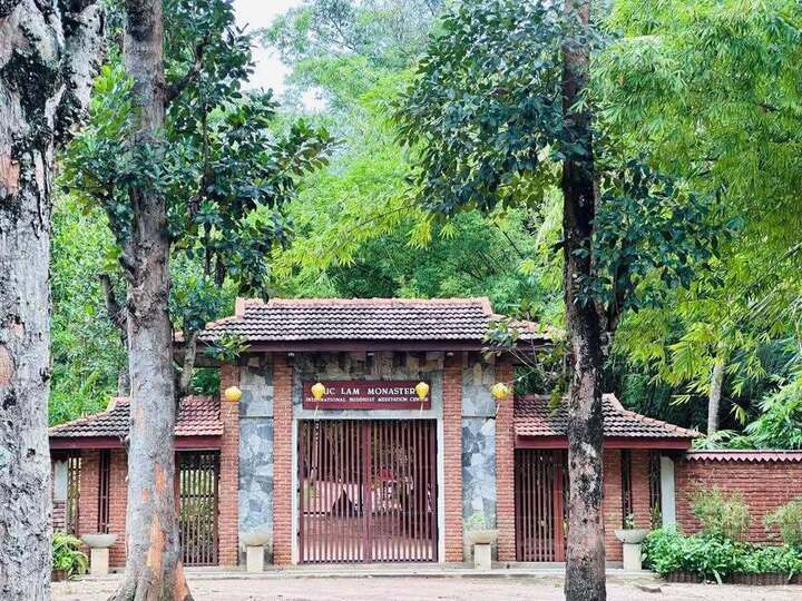 Thiền viện Trúc Lâm nằm cách TP Kandy khoảng 20km.
