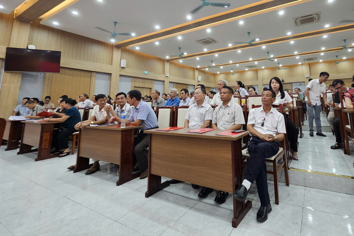 Sau sáp nhập, nhiều chi bộ tổ dân phố có số lượng đảng viên tăng gấp hai, thậm chí gấp ba so với trước, đặt ra yêu cầu đổi mới cách thức tổ chức sinh hoạt và điều hành.