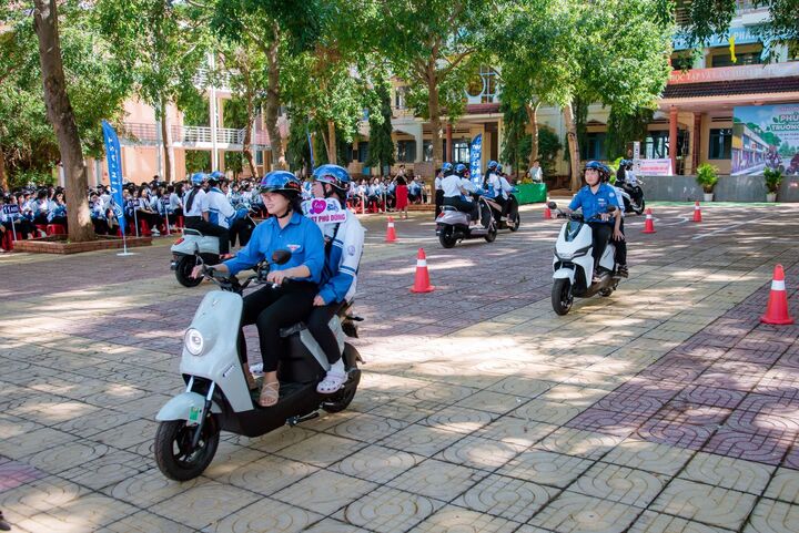 Quy định mới về xử phạt học sinh lái xe: Hiểu đúng để chọn xe phù hợp - 1