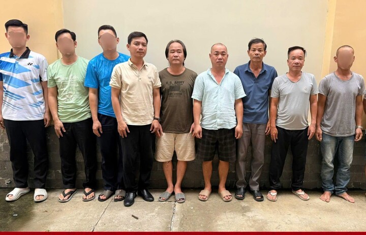 Các đối tượng trong đường dây cá độ. (Ảnh: C.A)