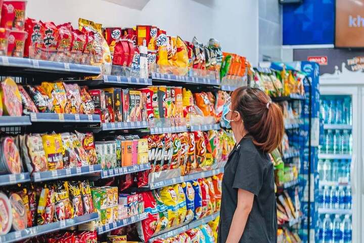Vì sao giá hàng hóa thường tăng như tên lửa, nhưng giảm lại như rùa bò? (Ảnh minh họa)