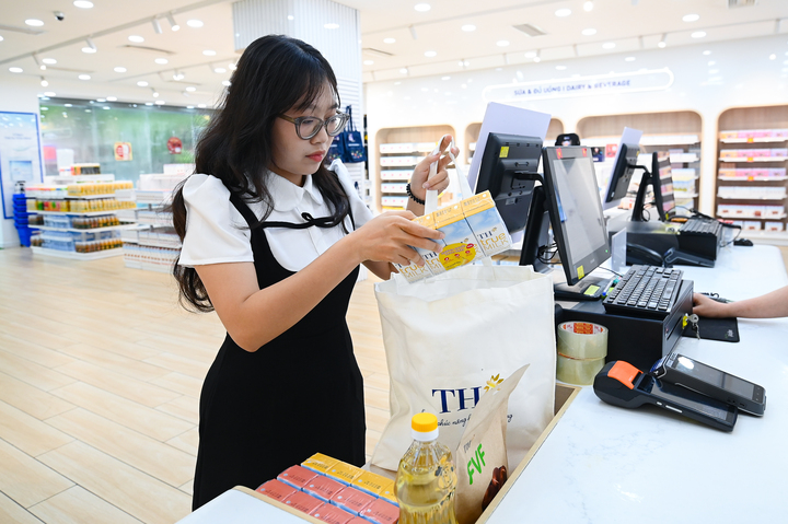 Túi vải canvas của TH true mart cũng là lựa chọn bền vững của nhiều khách hàng khi đi mua sắm.