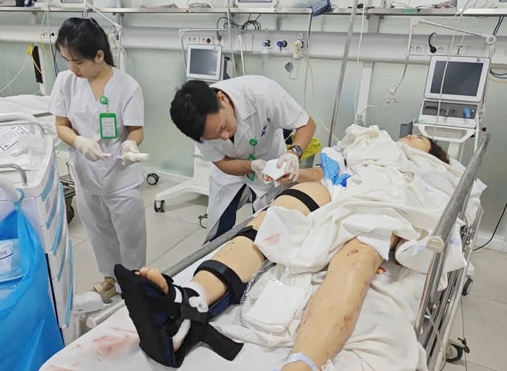 Thông tin mới nhất sức khỏe nạn nhân vụ lật xe khách trên cao tốc Hải Phòng tai nan 1 21122787 - Thông tin mới nhất sức khỏe nạn nhân vụ lật xe khách trên cao tốc Hải Phòng