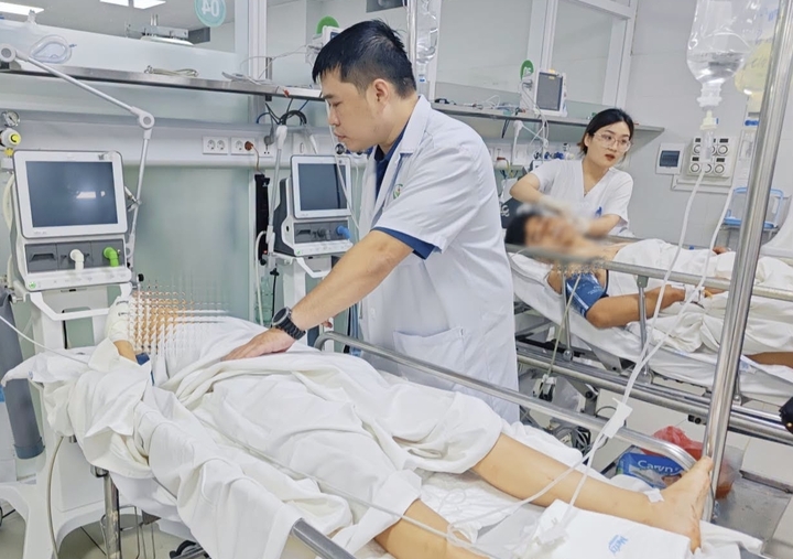 Thông tin mới nhất sức khỏe nạn nhân vụ lật xe khách trên cao tốc Hải Phòng tai nan 2 21111625 - Thông tin mới nhất sức khỏe nạn nhân vụ lật xe khách trên cao tốc Hải Phòng