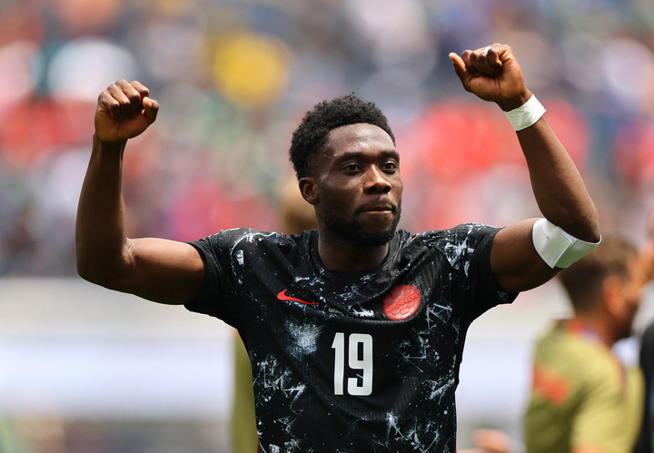Alphonso Davies trở lại. (Ảnh: Reuters)
