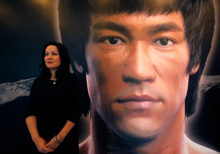 Shannon Lee, con gái của Lý Tiểu Long, cho rằng cha của mình có ảnh hưởng tới nhiều thế hệ và cộng đồng khác nhau - Ảnh: Reuters