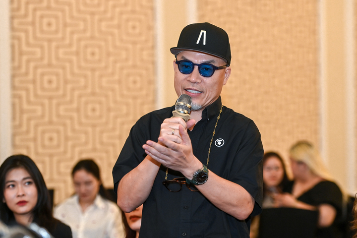 Nhạc sĩ Huy Tuấn và ca sĩ Hà Lê bày tỏ ấn tượng với Vinpearl Theatre, đánh giá cao vai trò tiên phong của Vingroup trong việc xây dựng hạ tầng và các sản phẩm văn hóa du lịch đột phá.
