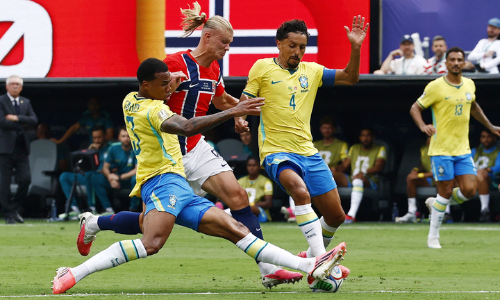 Haaland ghi 2 bàn giúp Na Uy thắng Brazil 2-1. (Ảnh: Reuters)