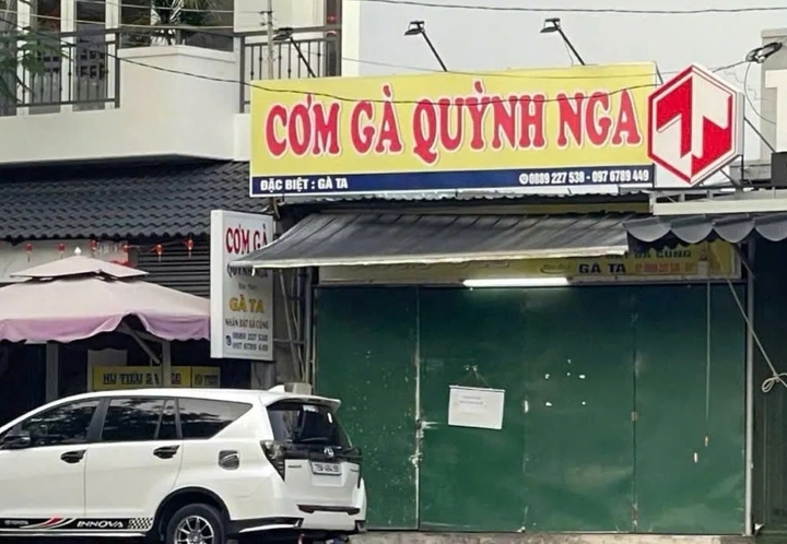 Nhiều trường hợp nhập viện nghi ngờ ngộ độc thực phẩm ở cơm gà Quỳnh Nga. (Ảnh: Phương Linh)