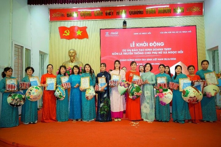 Kinh tế số mở rộng cơ hội cho làng nón hơn 100 tuổi - 1