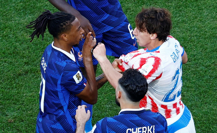 FIFA từ chối xoá thẻ phạt cho Michael Olise.