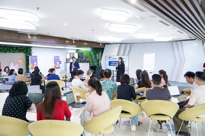 Một lớp đào tạo về năng lực Agile tại ROX Group.