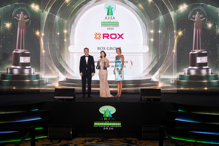 Đại diện ROX Group nhận giải Corporate Governance tại AREA 2026.