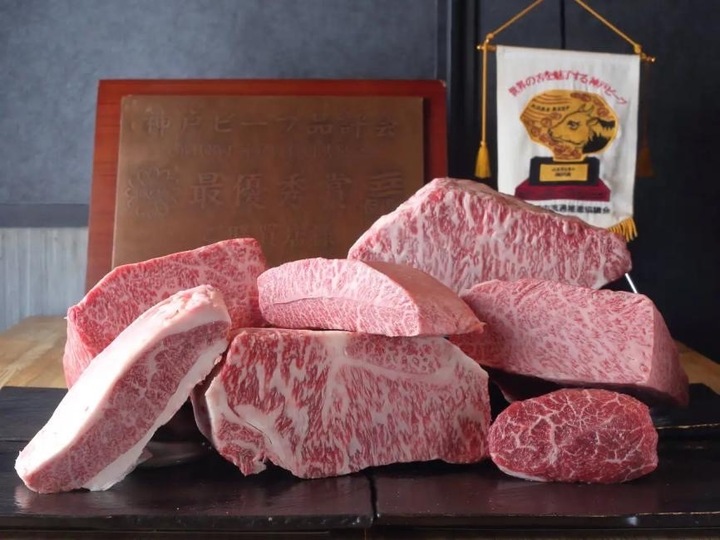 Người Nhật Bản có quy trình khắt khe để khiến thịt bò Kobe luôn khan hiếm. (Ảnh: KKday)