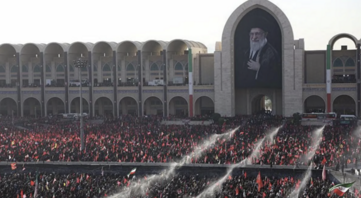 Hàng nghìn người tiễn biệt cố Lãnh tụ Tối cao Ali Khamenei. (Ảnh: Getty)