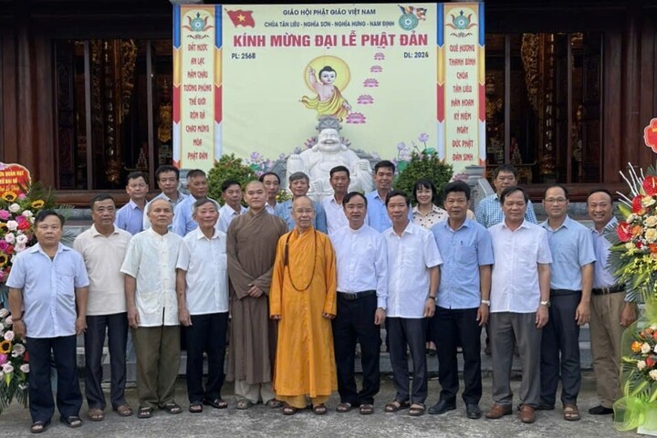 Chính quyền và các chức sắc tôn giáo tại xã Nghĩa Sơn cùng tham gia các hoạt động chung, thể hiện tinh thần đoàn kết, gắn bó và đồng hành trong xây dựng đời sống văn hóa, xã hội địa phương.