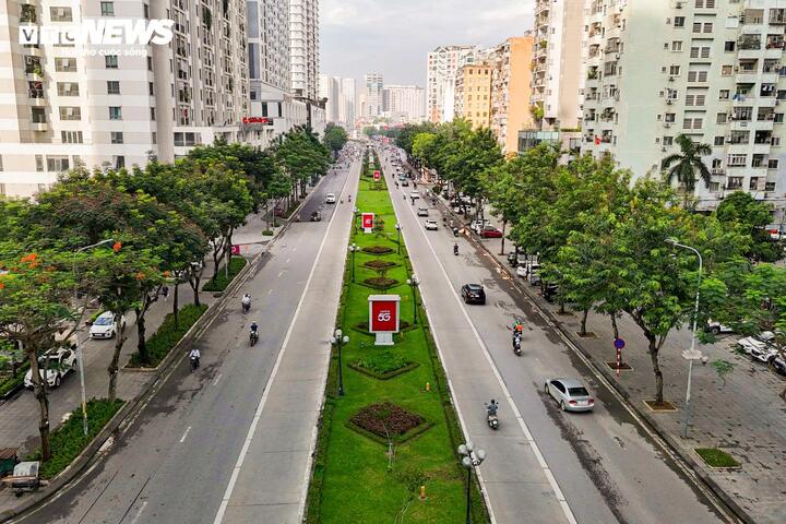 Trục Lê Văn Lương - Tố Hữu là một trong những tuyến hướng tâm quan trọng của Hà Nội, nơi tập trung nhiều khu đô thị, chung cư cao tầng nên lượng phương tiện lưu thông hằng ngày rất lớn.