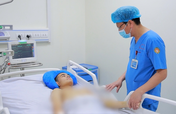 Hiếu nhập viện trong tình trạng sốc chấn thương nặng, đe dọa tính mạng nghiêm trọng. (Ảnh: BSCC)