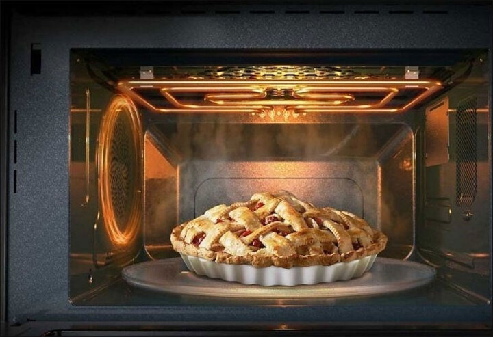 Lò vi sóng có chức năng nướng ngày càng được nhiều gia đình lựa chọn nhờ tính tiện lợi và tiết kiệm không gian.