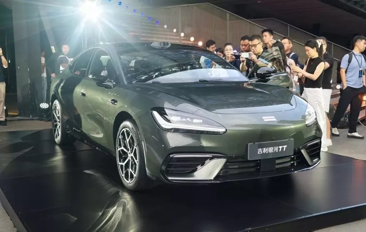 Tin xe 9/7: Geely Galaxy TT chạy 725 km, Bentley đặt tên SUV điện đầu tiên - 1