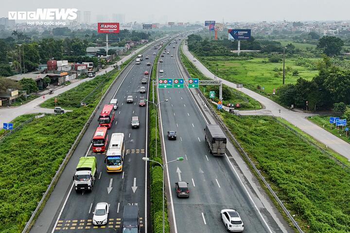 Theo đơn vị vận hành, lưu lượng phương tiện trên tuyến tăng trung bình khoảng 6% mỗi năm. Năm 2024, lượng xe con quy đổi trung bình đạt khoảng 85.000 lượt/ngày đêm trên cả hai chiều, vượt xa năng lực thiết kế khoảng 55.400 lượt/ngày đêm.