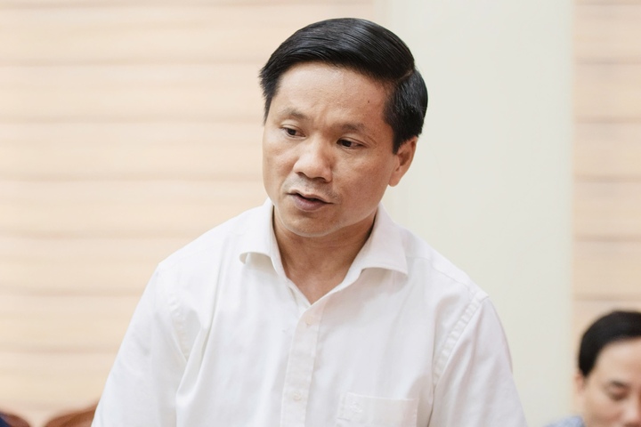 ông Hoàng Minh Cảnh, Phó Giám đốc Sở Giáo dục và Đào tạo Tuyên Quang phát biểu tại họp báo.