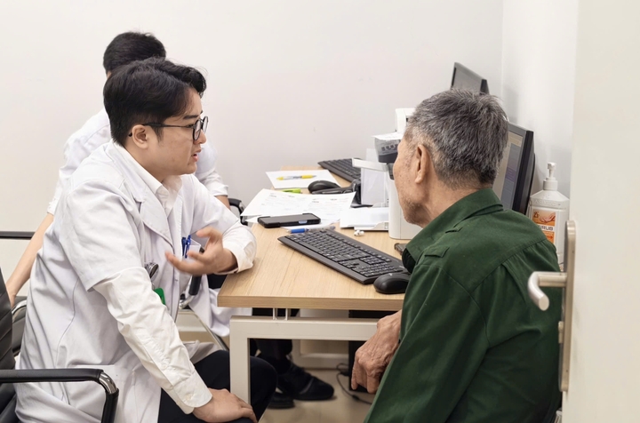 Người dân được tiếp cận dịch vụ y tế chất lượng cao với đội ngũ chuyên gia, bác sĩ đầu ngành của Bệnh viện Hữu nghị Việt Đức.