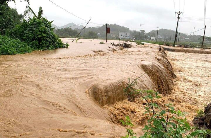 Mưa lớn gây ngập sâu ở Thái Nguyên, một bé trai bị lũ cuốn mất tích thai 20321285 - Mưa lớn gây ngập sâu ở Thái Nguyên, một bé trai bị lũ cuốn mất tích
