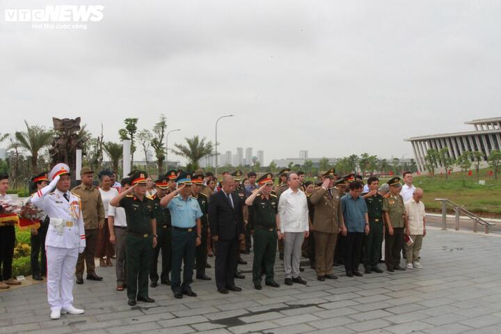img4110 12414895 - Tưởng niệm chuy&ecirc;n gia Cuba hy sinh trong cuộc kh&aacute;ng chiến của nh&acirc;n d&acirc;n Việt Nam