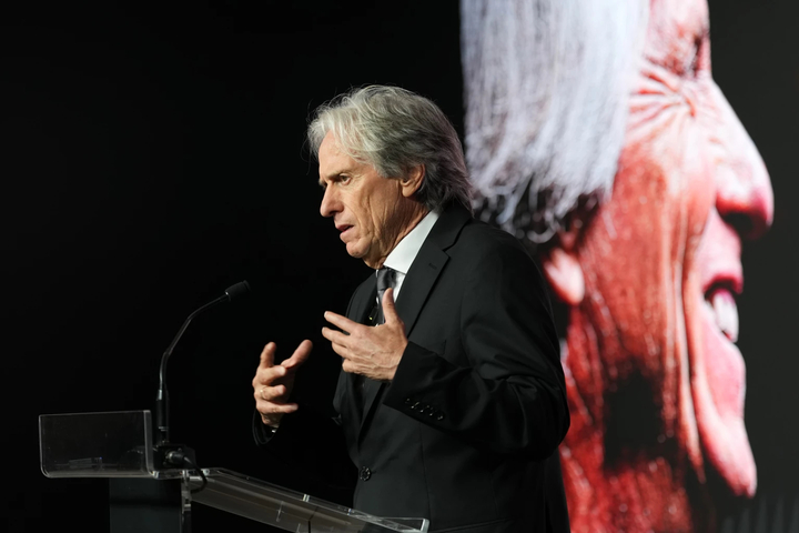 Tân HLV Bồ Đào Nha Jorge Jesus: Ronaldo không bao giờ là vấn đề Ông Jorge Jesus ký hợp đồng có thời hạn 4 năm với Liên đoàn Bóng đá Bồ Đào Nha (FPF) đến hết World Cup 2030. (Ảnh: AP)