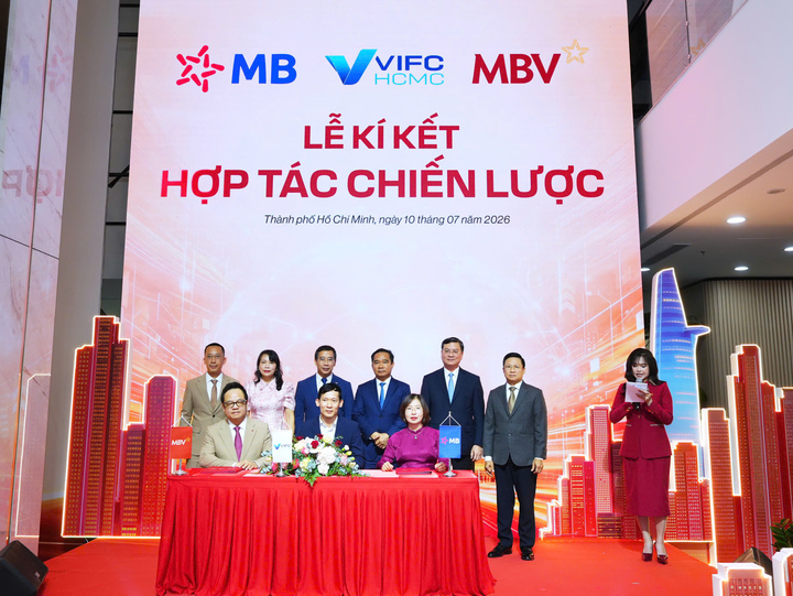 Lễ ký kết hợp tác chiến lược giữa 3 bên.
