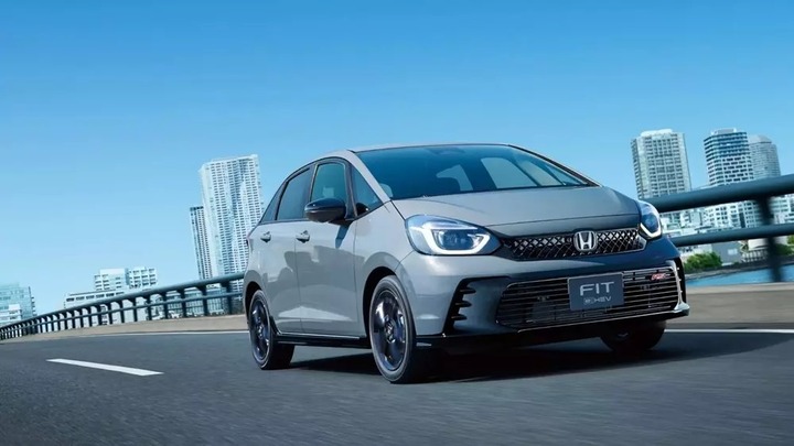 Tin xe 12/7: Xiaomi hé lộ SUV ghế xoay 180 độ, MG2 sắp ra mắt - 2