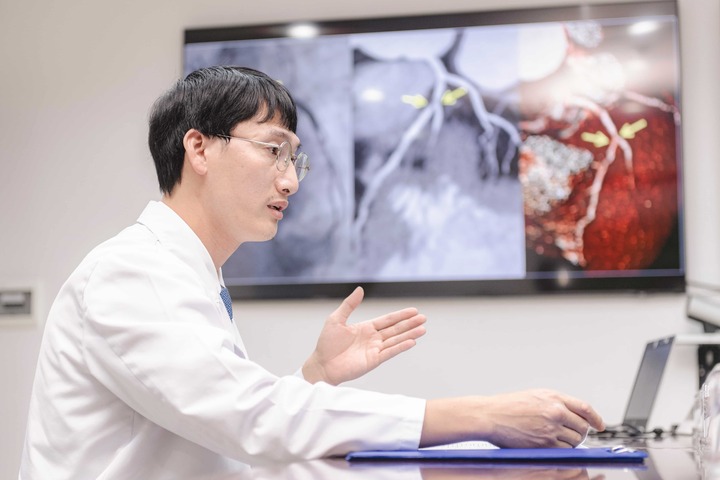 TS.BS Đoàn Đức Dũng, Giám đốc Trung tâm Tim mạch, Bệnh viện Vinmec Times City - "Người nhạc trưởng" đa năng trong lĩnh vực tim mạch can thiệp.
