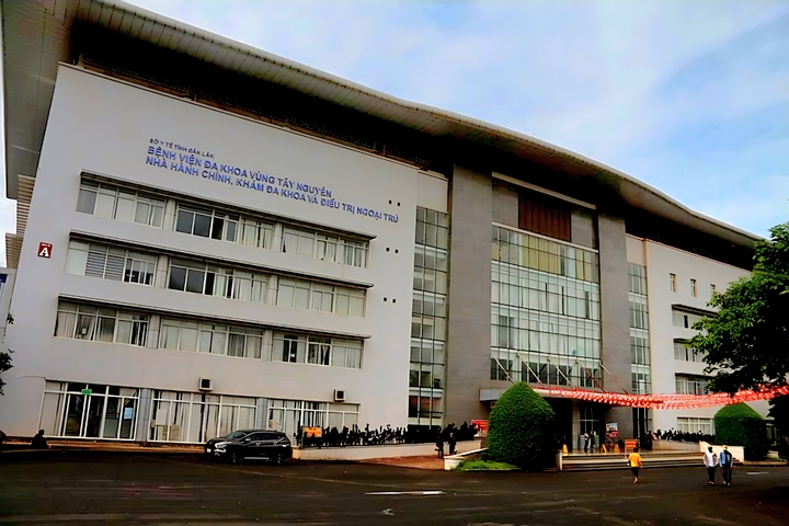 Dùng máy tán sỏi sai quy định, Cựu GĐ BV Đa khoa vùng Tây Nguyên lĩnh án treo benh vien11 17211276 17294039 - Dùng máy tán sỏi sai quy định, Cựu GĐ BV Đa khoa vùng Tây Nguyên lĩnh án treo